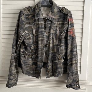 Army print woman’s casual jacket